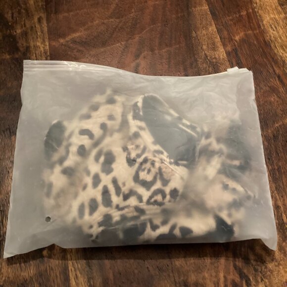 Reina Olga Leopard Print Bikini. Top in S and Bottoms in M - Picture 9 of 11